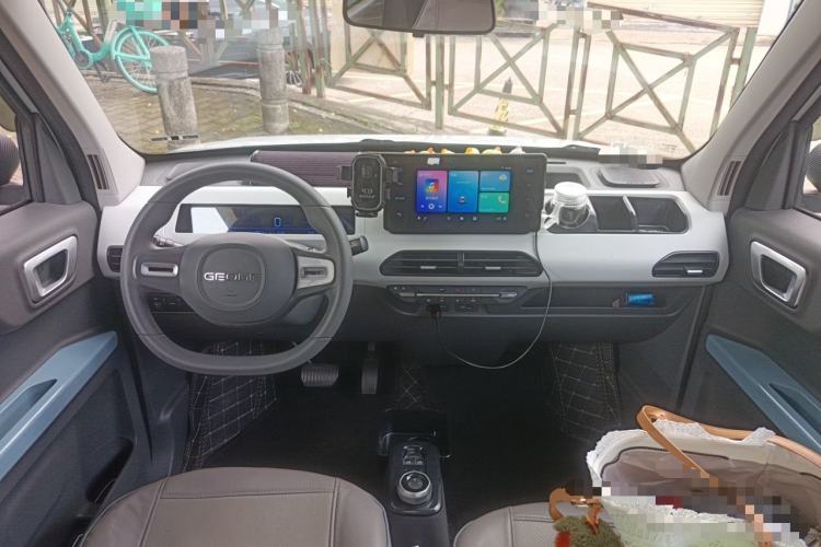 Used Geely Galaxy Panda 2023 Panda Mini 200km Endurance Bear Center Console