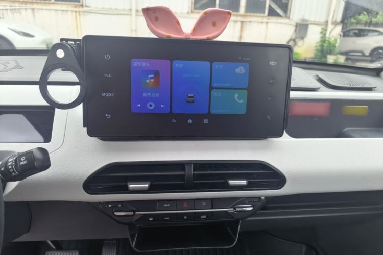 Used Geely Galaxy Panda 2023 Panda Mini 200km Endurance Bear Center Console