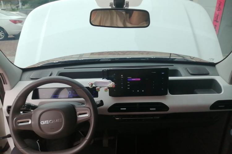 Used Geely Galaxy Panda 2023 Panda Mini 200km Endurance Bear Center Console