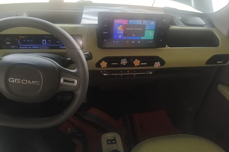 Used Geely Galaxy Panda 2023 Panda Mini 200km Dynamic Bear Center Console