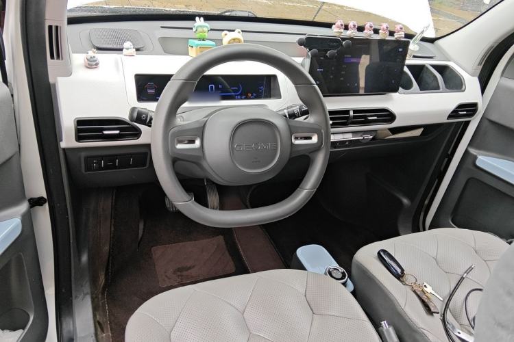 Used Geely Galaxy Panda 2023 Panda Mini 200km Endurance Bear Center Console