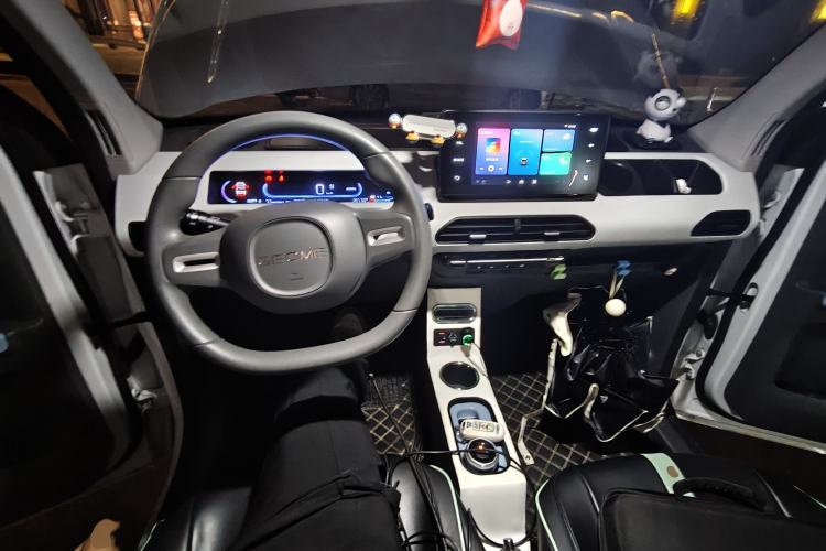 Used Geely Galaxy Panda 2023 Panda Mini 200km Endurance Bear Center Console