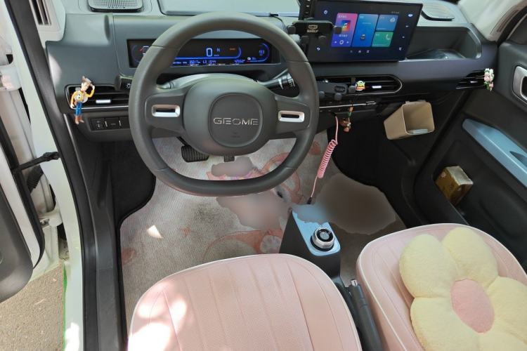 Used Geely Galaxy Panda 2023 Panda Mini 200km Endurance Bear Center Console