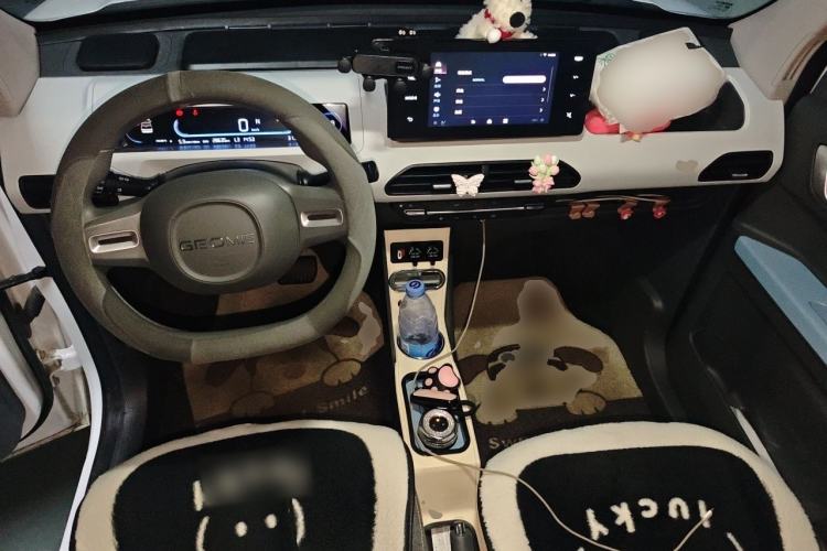 Used Geely Galaxy Panda 2023 Panda Mini 200km Endurance Bear Center Console