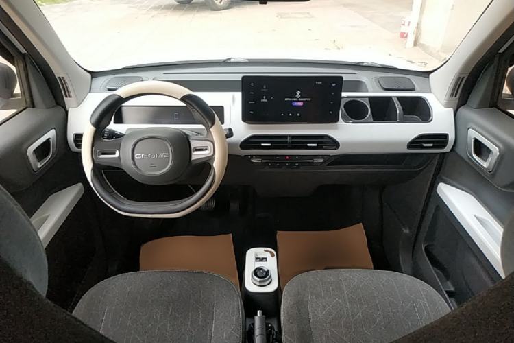 Used Geely Galaxy Panda 2023 Panda Mini 200km Endurance Bear Center Console