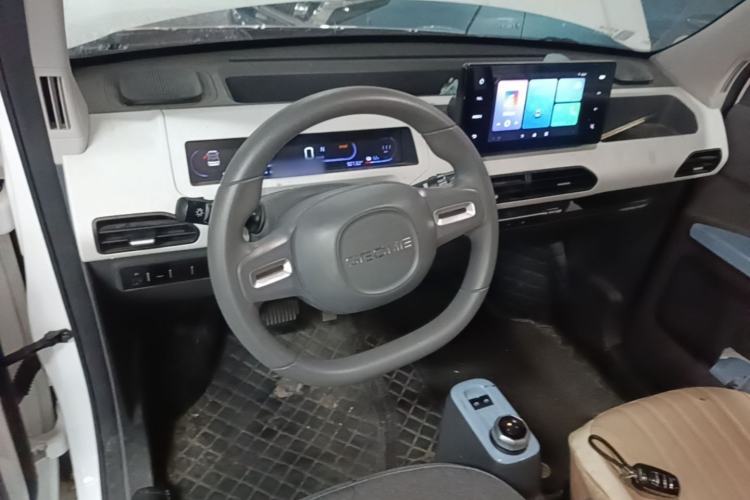 Used Geely Galaxy Panda 2023 Panda Mini 200km Endurance Bear Center Console