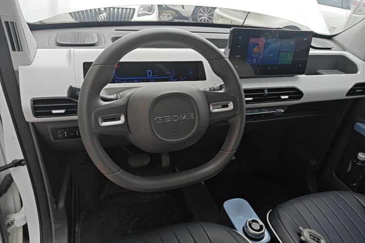 Used Geely Galaxy Panda 2023 Panda Mini 200km Endurance Bear Center Console