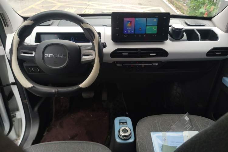 Used Geely Galaxy Panda 2023 Panda Mini 200km Endurance Bear Center Console