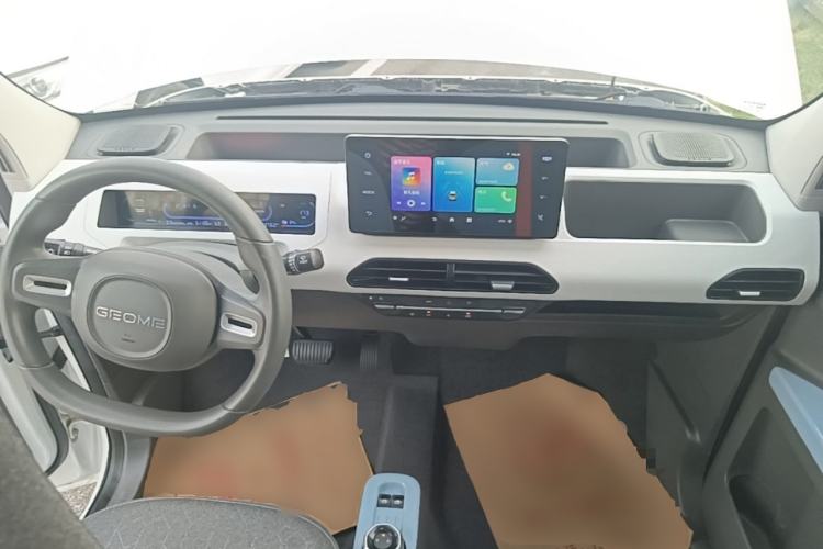 Used Geely Galaxy Panda 2023 Panda Mini 200km Endurance Bear Center Console