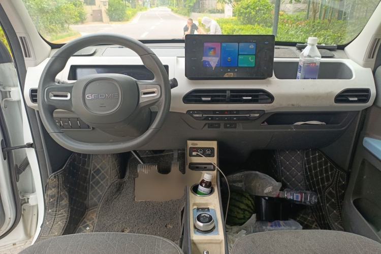 Used Geely Galaxy Panda 2023 Panda Mini 200km Endurance Bear Center Console
