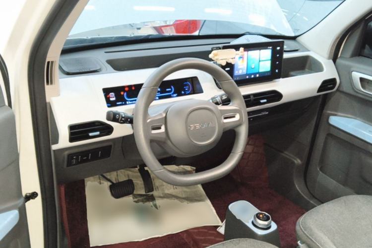 Used Geely Galaxy Panda 2023 Panda Mini 200km Endurance Bear Center Console