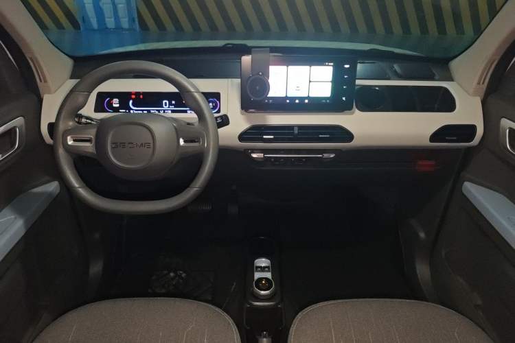 Used Geely Galaxy Panda 2023 Panda Mini 200km Dynamic Bear Center Console