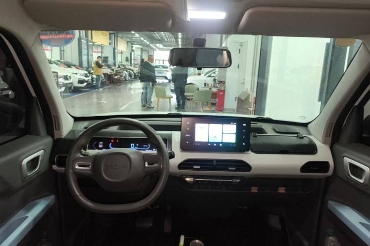 Used Geely Galaxy Panda 2023 Panda Mini 200km Endurance Bear Center Console