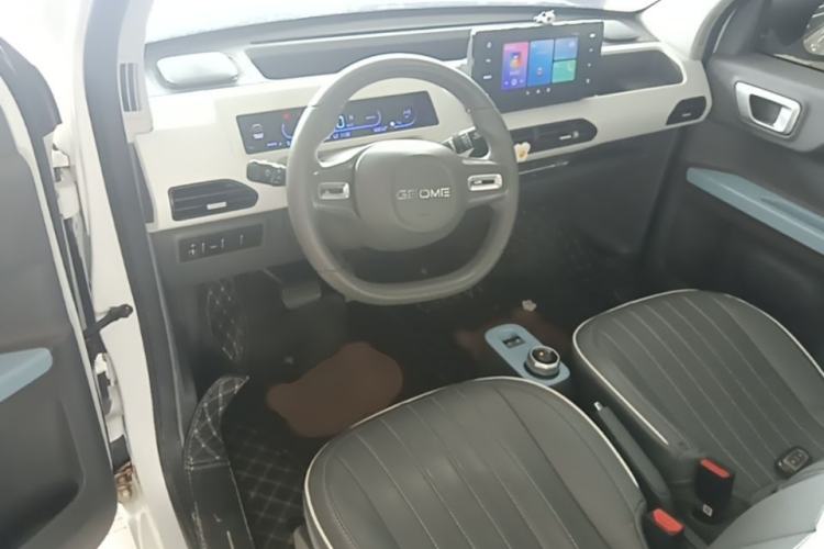 Used Geely Galaxy Panda 2023 Panda Mini 200km Endurance Bear Center Console