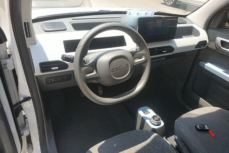 Used Geely Galaxy Panda 2023 Panda Mini 200km Endurance Bear Center Console