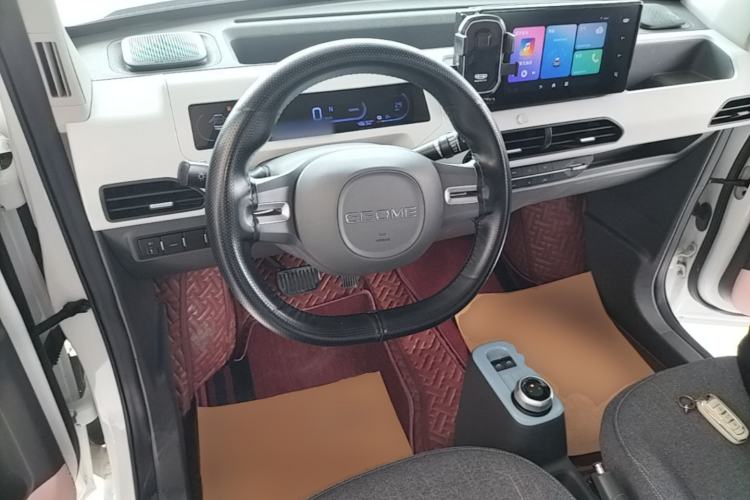 Used Geely Galaxy Panda 2023 Panda Mini 200km Endurance Bear Center Console