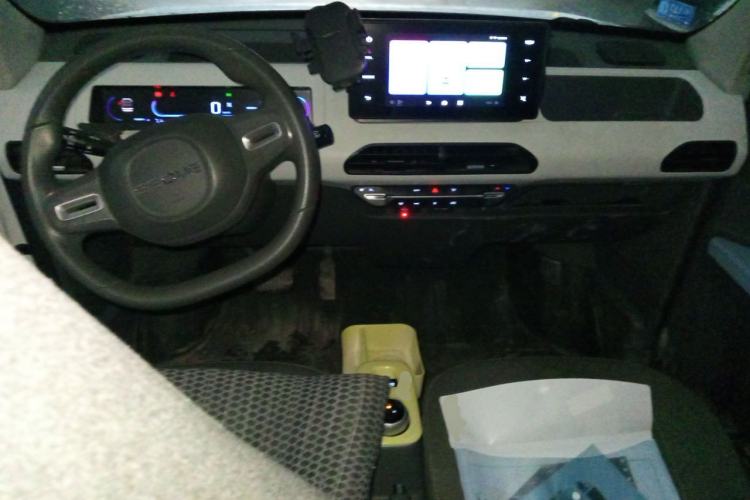 Used Geely Galaxy Panda 2023 Panda Mini 200km Endurance Bear Center Console