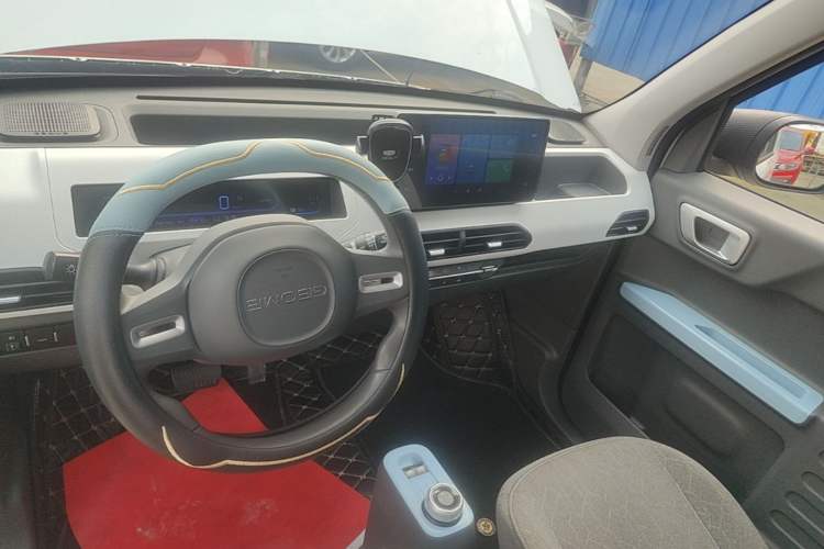 Used Geely Galaxy Panda 2023 Panda Mini 200km Endurance Bear Center Console