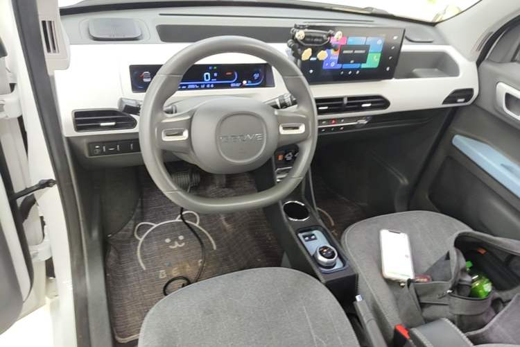 Used Geely Galaxy Panda 2023 Panda Mini 200km Endurance Bear Center Console