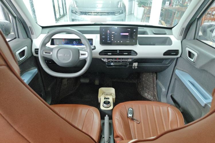 Used Geely Galaxy Panda 2023 Panda Mini 200km Dynamic Bear Center Console