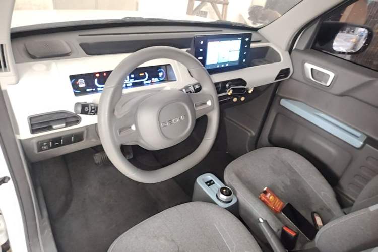 Used Geely Galaxy Panda 2023 Panda Mini 200km Dynamic Bear Center Console