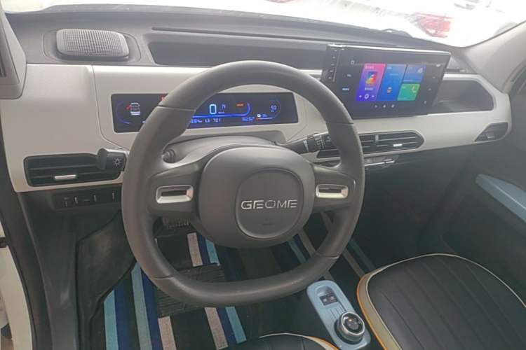 Used Geely Galaxy Panda 2023 Panda Mini 120km Super Cute Bear Center Console