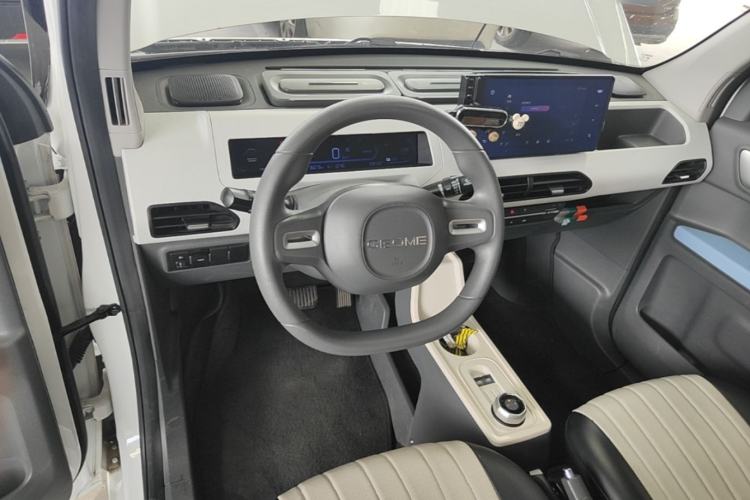 Used Geely Galaxy Panda 2023 Panda Mini 200km Endurance Bear Center Console
