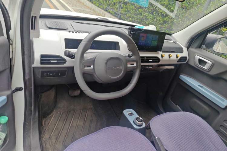 Used Geely Galaxy Panda 2023 Panda Mini 200km Endurance Bear Center Console