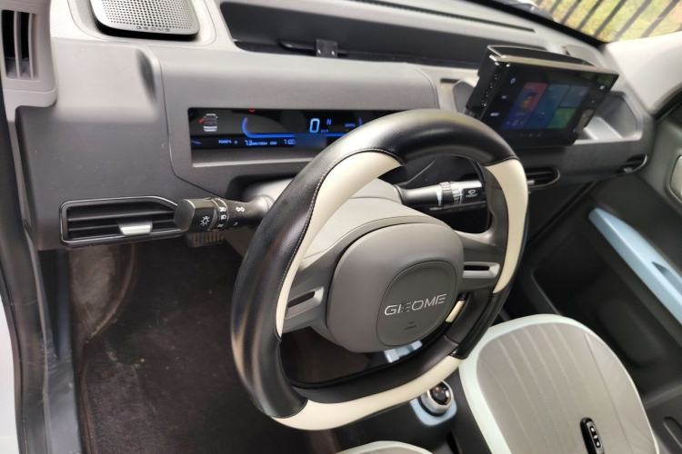 Used Geely Galaxy Panda 2023 Panda Mini 200km Endurance Bear Center Console