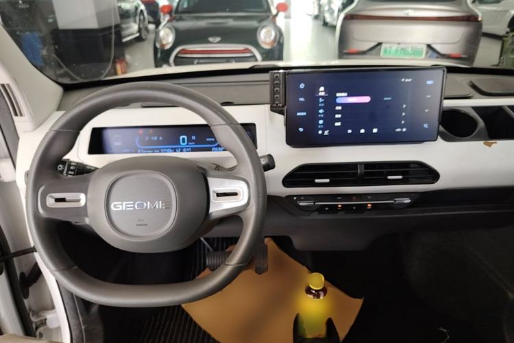 Used Geely Galaxy Panda 2023 Panda Mini 200km Endurance Bear Center Console