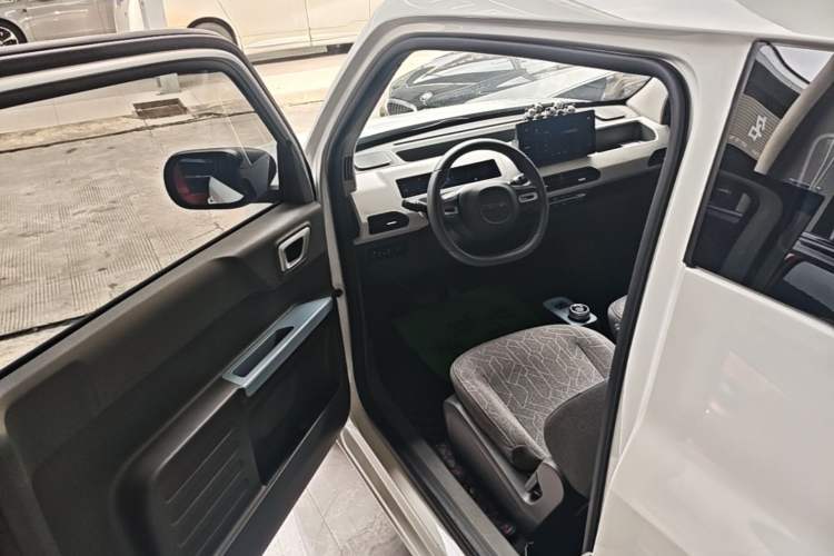 Used Geely Galaxy Panda 2023 Panda Mini 200km Endurance Bear Driver Seat