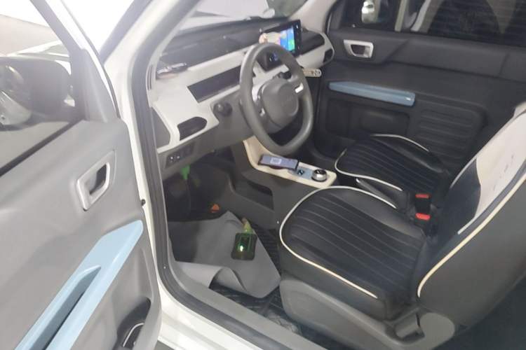 Used Geely Galaxy Panda 2023 Panda Mini 200km Endurance Bear Driver Seat