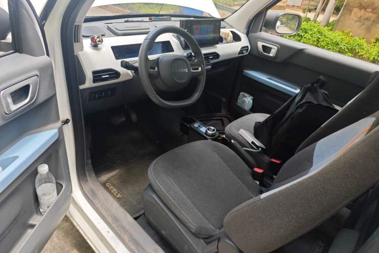 Used Geely Galaxy Panda 2023 Panda Mini 200km Endurance Bear Driver Seat
