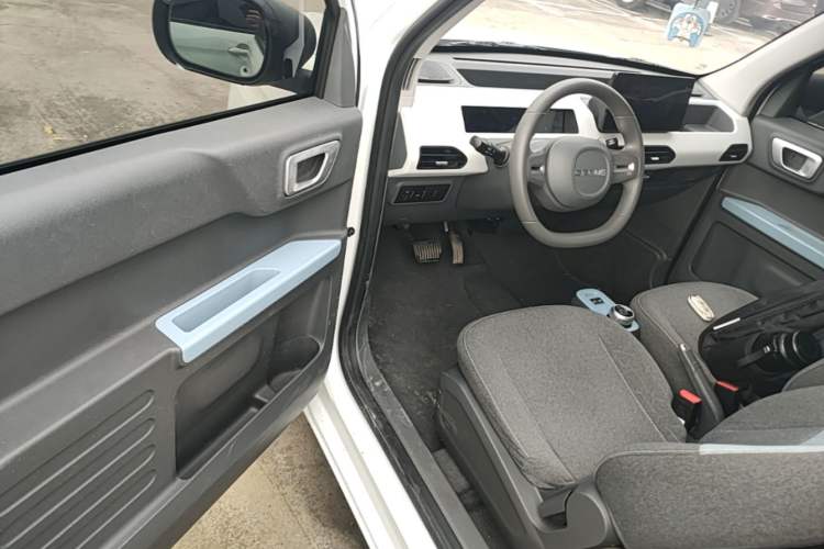 Used Geely Galaxy Panda 2023 Panda Mini 200km Endurance Bear Driver Seat