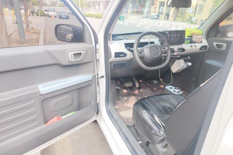 Used Geely Galaxy Panda 2023 Panda Mini 200km Endurance Bear Driver Seat