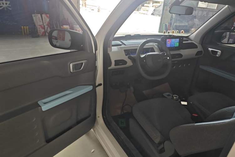Used Geely Galaxy Panda 2023 Panda Mini 200km Endurance Bear Driver Seat
