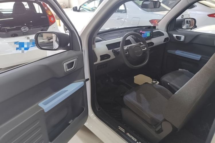 Used Geely Galaxy Panda 2023 Panda Mini 120km Cute Bear Driver Seat