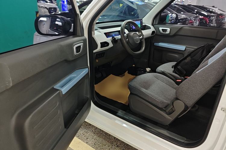 Used Geely Galaxy Panda 2023 Panda Mini 200km Endurance Bear Driver Seat