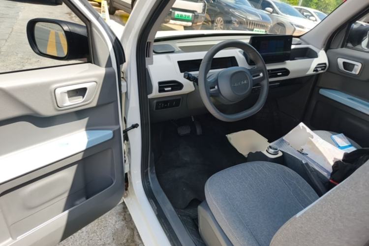 Used Geely Galaxy Panda 2023 Panda Mini 200km Endurance Bear Driver Seat