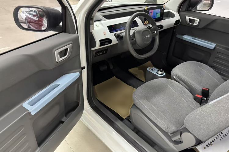 Used Geely Galaxy Panda 2023 Panda Mini 200km Endurance Bear Driver Seat