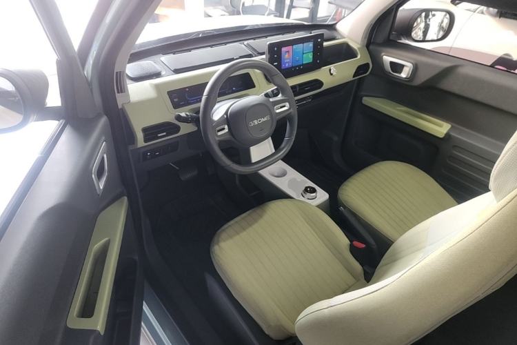 Used Geely Galaxy Panda 2023 Panda Mini 200km Endurance Bear Driver Seat