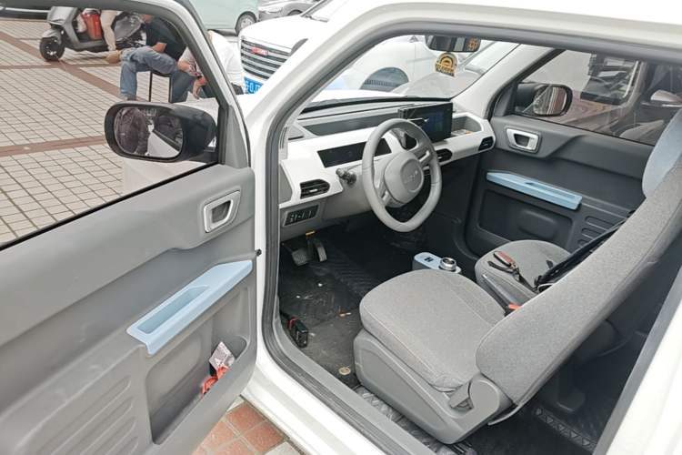 Used Geely Galaxy Panda 2023 Panda Mini 200km Endurance Bear Driver Seat