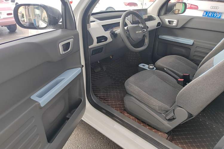 Used Geely Galaxy Panda 2023 Panda Mini 120km Super Cute Bear Driver Seat