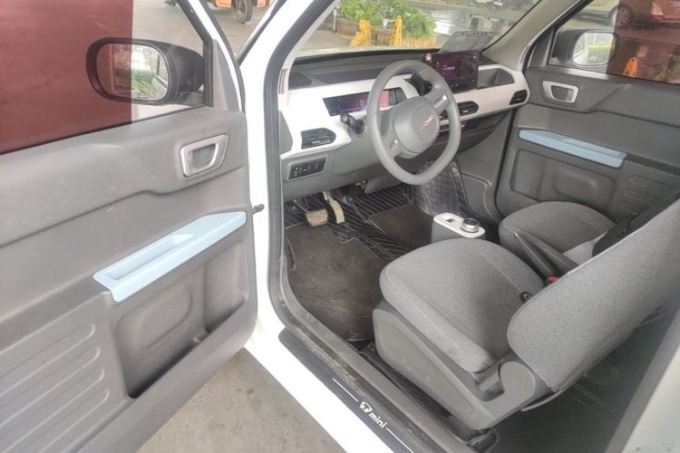 Used Geely Galaxy Panda 2023 Panda Mini 200km Endurance Bear Driver Seat