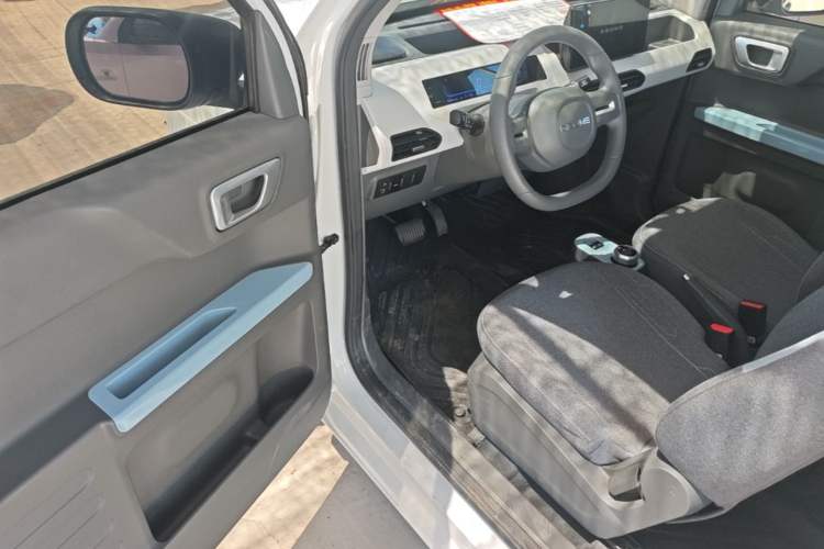 Used Geely Galaxy Panda 2023 Panda Mini 200km Endurance Bear Driver Seat