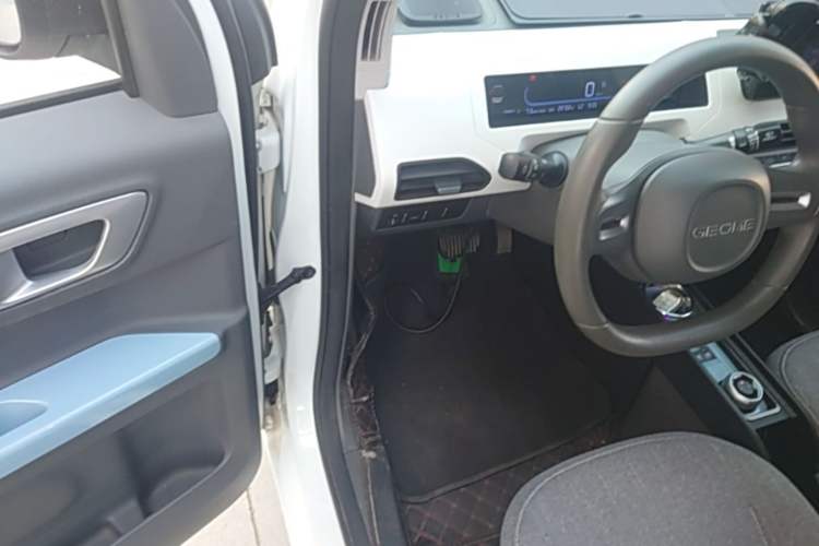 Used Geely Galaxy Panda 2023 Panda Mini 200km Endurance Bear Driver Seat