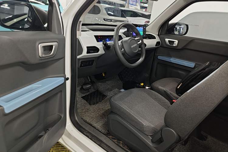 Used Geely Galaxy Panda 2023 Panda Mini 200km Endurance Bear Driver Seat