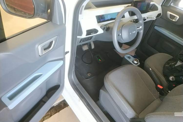 Used Geely Galaxy Panda 2023 Panda Mini 200km Endurance Bear Driver Seat