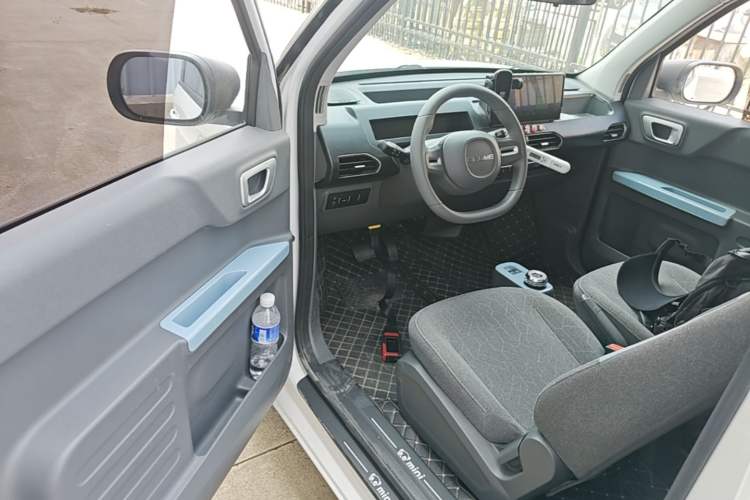 Used Geely Galaxy Panda 2023 Panda Mini 200km Endurance Bear Driver Seat
