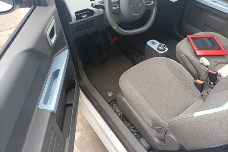 Used Geely Galaxy Panda 2023 Panda Mini 200km Endurance Bear Driver Seat